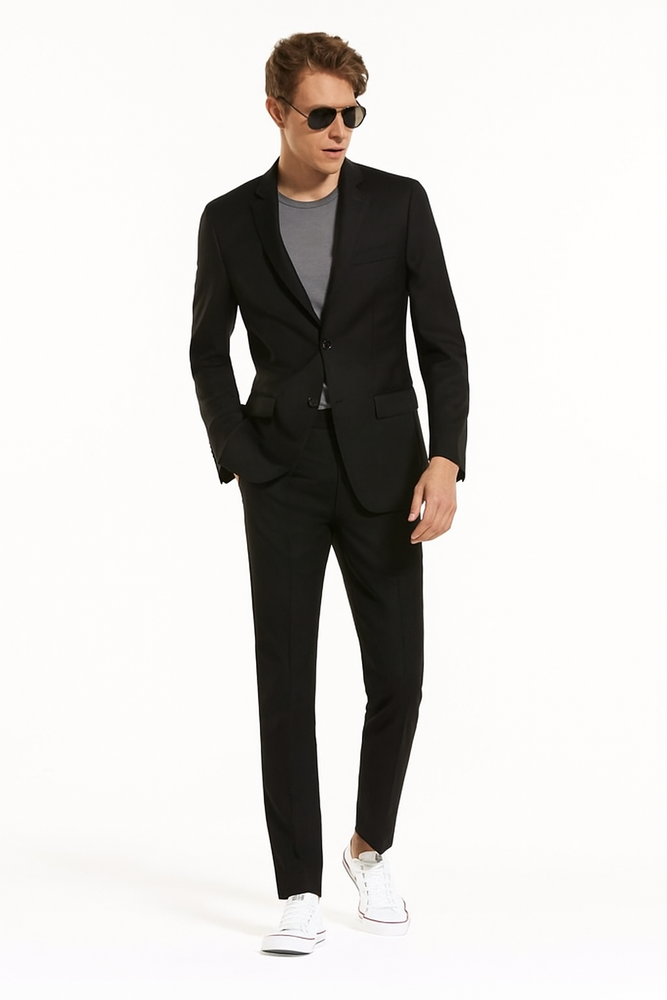 Slim Fitted Brand 2 Button Solid Color Super 100's Wool Slim Fit Suit