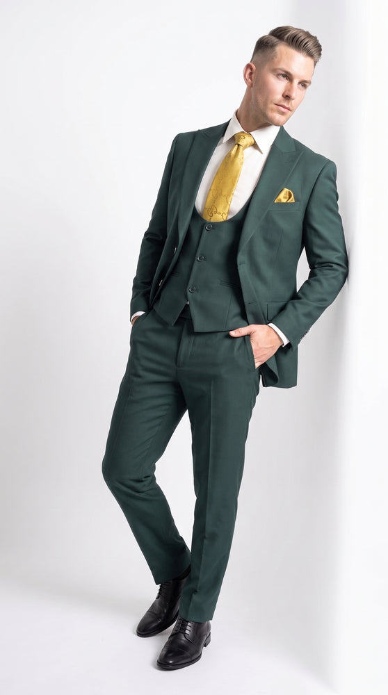 Mens Vitali 3 Piece Suit W/Scoop Vest Hunter Green 3-Piece Suit –, Big Peak Lapel  Vest and Pants  Modern Fit Two Buttons
