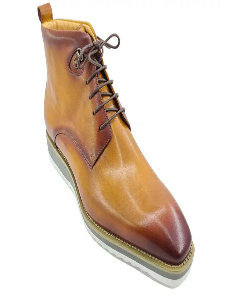 Yellow-brown leather boots with formal look