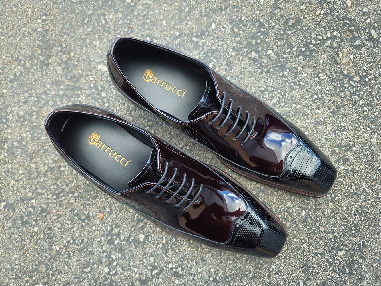 Carrucci Modern Patent Leather Oxford